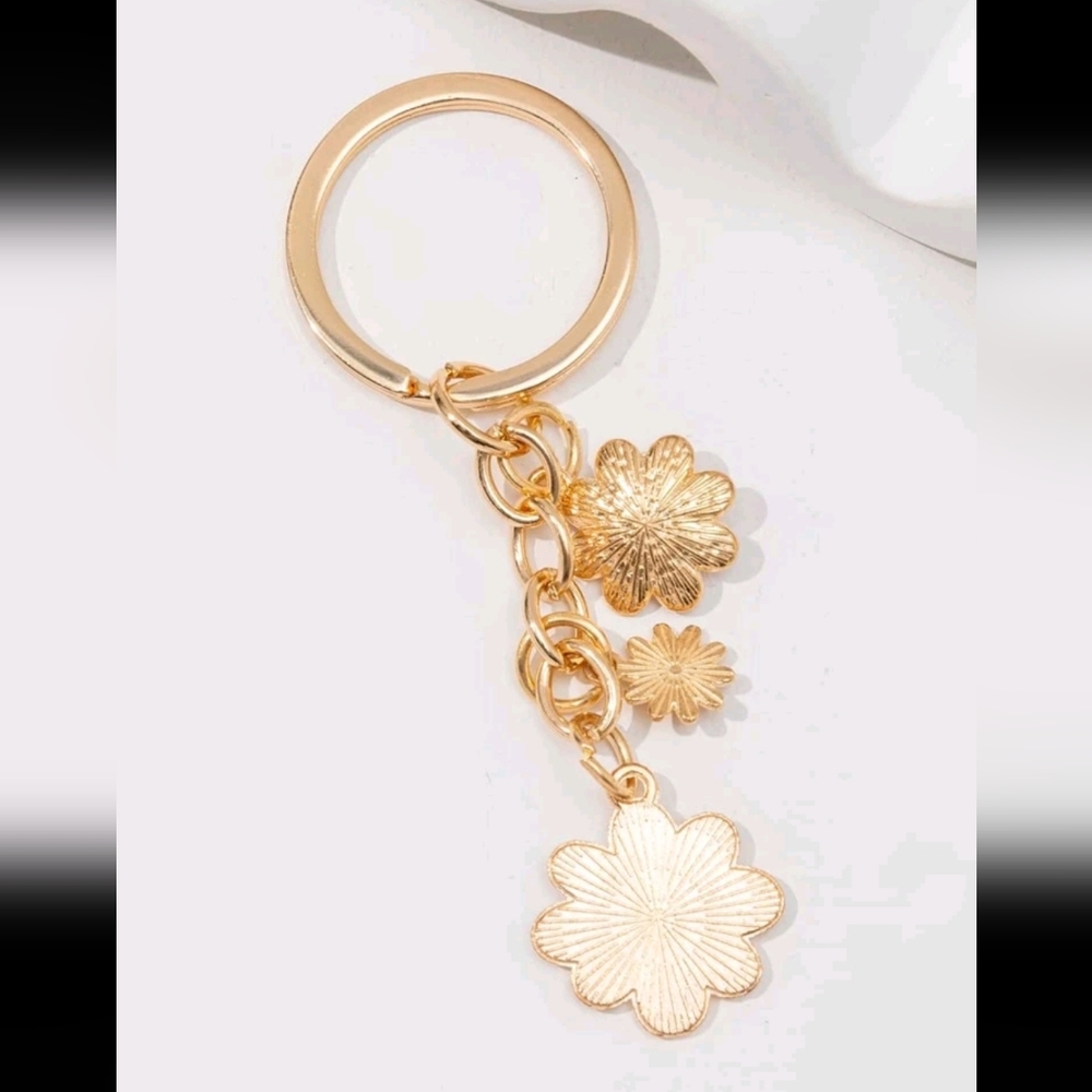 🌼 Adorable Daisy Keychain - Picture 3 of 5